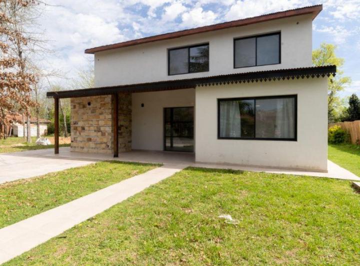Casa · 180m² · 6 Ambientes · 1 Cochera
