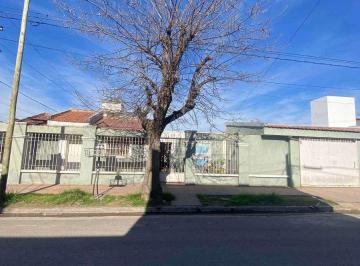 Casa de 7 ambientes, Córdoba · Casa de 300 m² con 4 Dorm. en Venta en Parque Latino