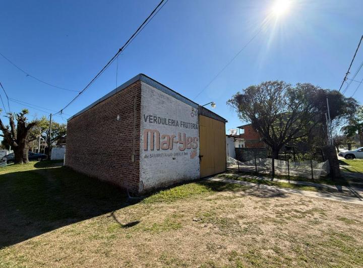 Bodega-Galpón · 220m² · 4 Ambientes · 2 Cocheras