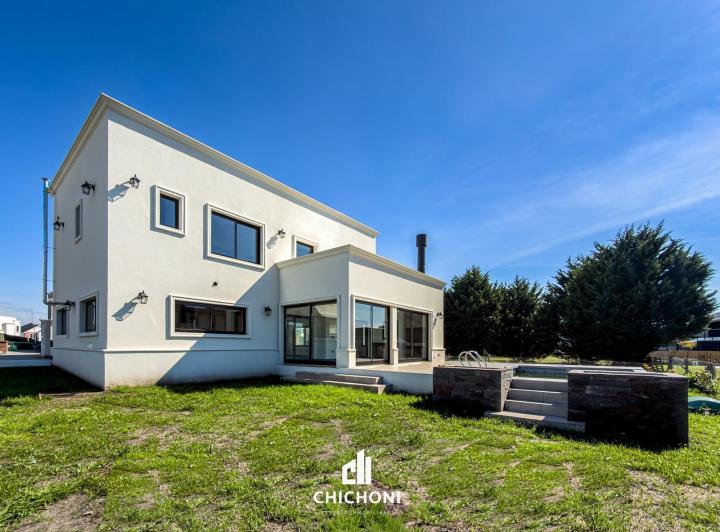 Casa · 270m² · 5 Ambientes · 3 Cocheras