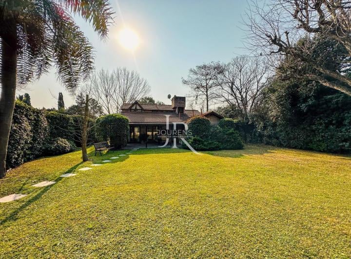 Casa · 178m² · 5 Ambientes · 6 Cocheras