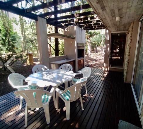 Casa · 120m² · 4 Ambientes · 2 Cocheras