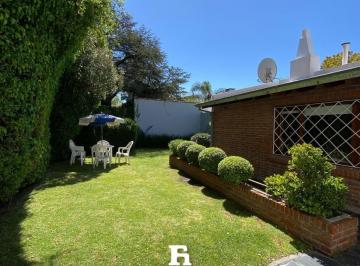 Casa · 220m² · 5 Ambientes · 2 Cocheras · Alquiler Dic y Enero y Febrero - Chalet 4 Amb Parque y Quincho