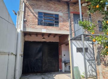 Depósito · 96m² · 2 Ambientes · 2 Cocheras · Depósito Espacio Comercial / Estudio – 96 m² Aprox. – Acceso Vehicular Independiente– Oficina + Vest