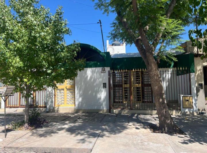 Casa · 140m² · 5 Ambientes · 1 Cochera