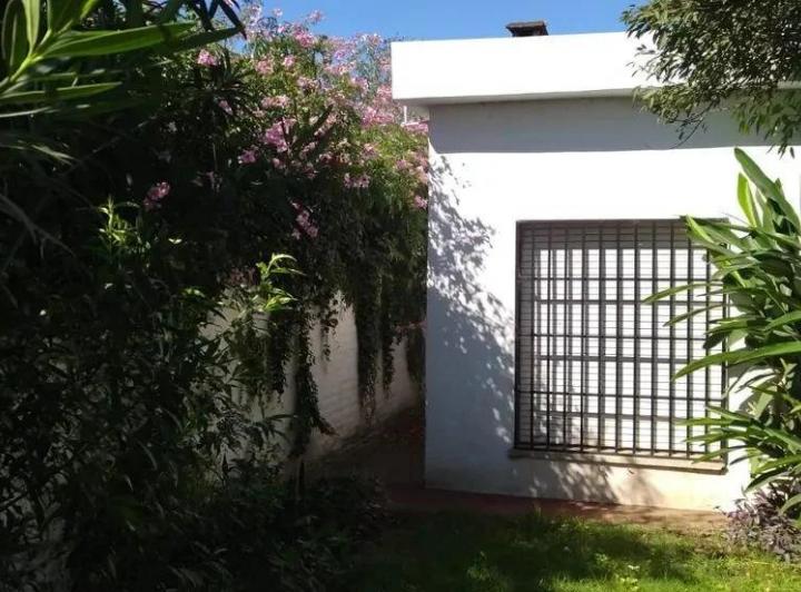 Casa · 1m² · 6 Ambientes · 1 Cochera