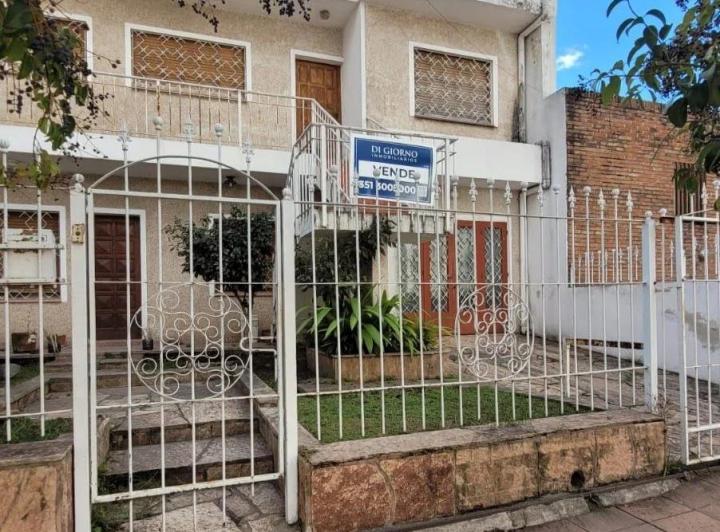 Casa · 308m² · 8 Ambientes · 1 Cochera