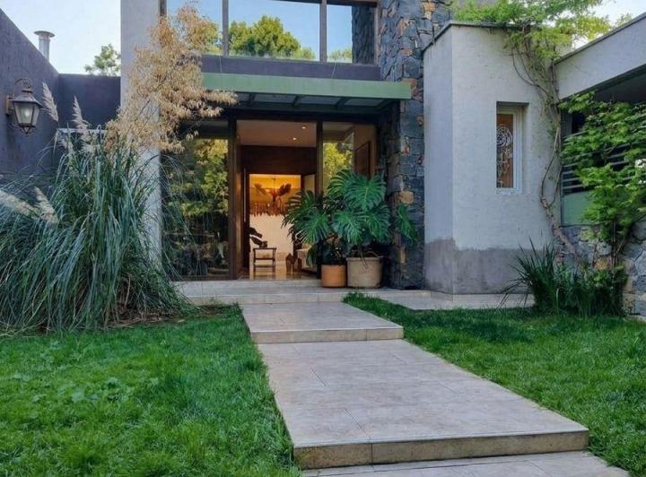 Casa · 220m² · 1 Ambiente · 2 Cocheras