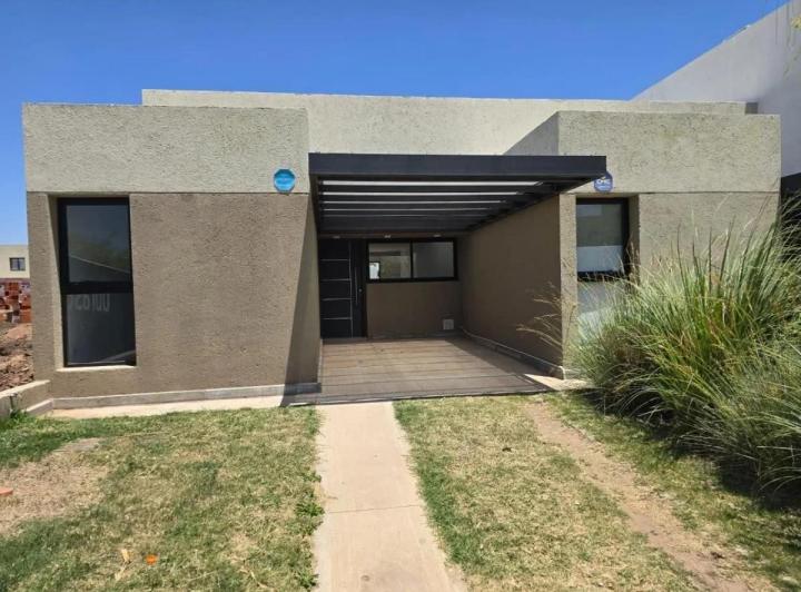 Casa · 80m² · 4 Ambientes · 1 Cochera