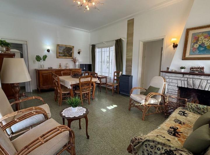 Casa · 209m² · 4 Ambientes · 2 Cocheras