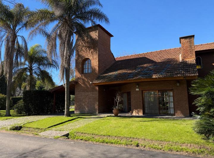 Casa · 182m² · 4 Ambientes · 1 Cochera