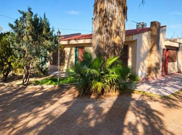 Quinta vacacional · 500m² · 3 Dormitorios · Venta Casa Finca 1 Ha con Pileta y Salón Las Heras