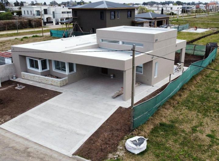 Casa · 129m² · 4 Ambientes · 2 Cocheras