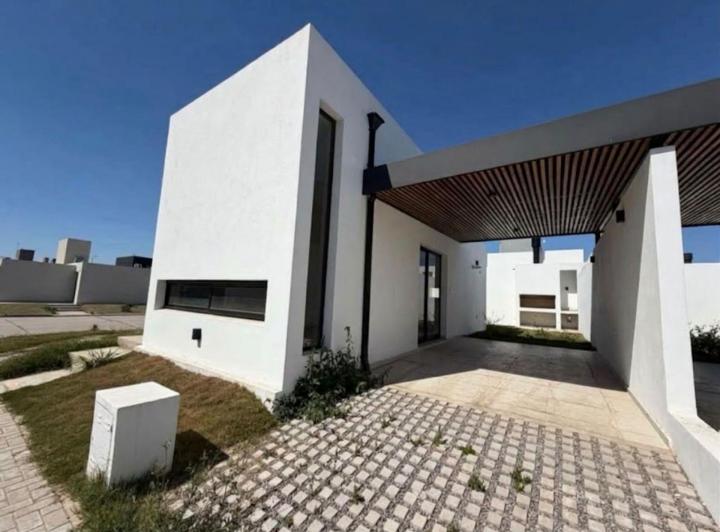 Casa · 95m² · 3 Ambientes · 2 Cocheras