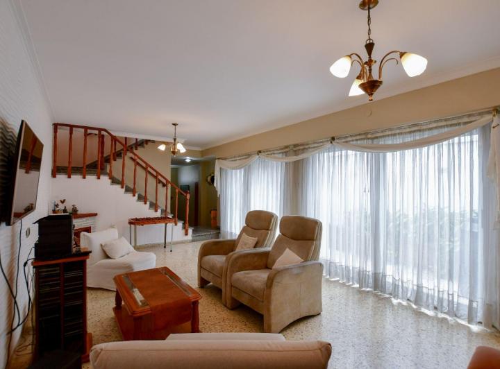 Casa · 280m² · 6 Ambientes · 2 Cocheras