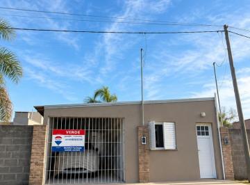 Casa · 65m² · 4 Ambientes · 1 Cochera · Venta de Casa Buen Estado en Felicia