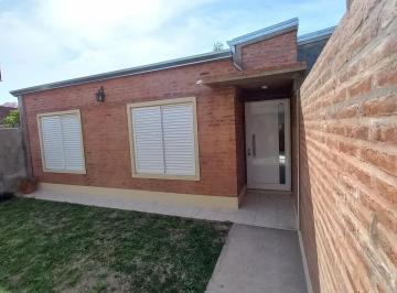Casa · 129m² · 4 Ambientes · 1 Cochera · Venta Casa y Local Comercial en Llambi Campbell