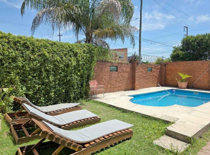 Casa · 240m² · 6 Ambientes · 2 Cocheras