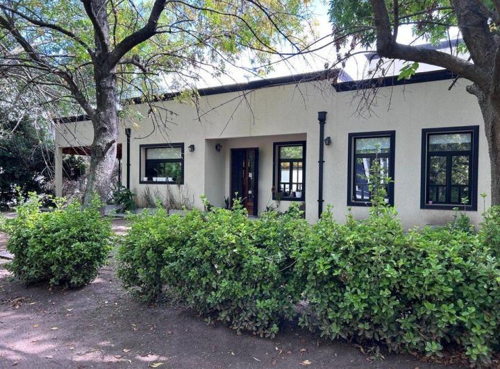 Casa · 194m² · 5 Ambientes · 2 Cocheras