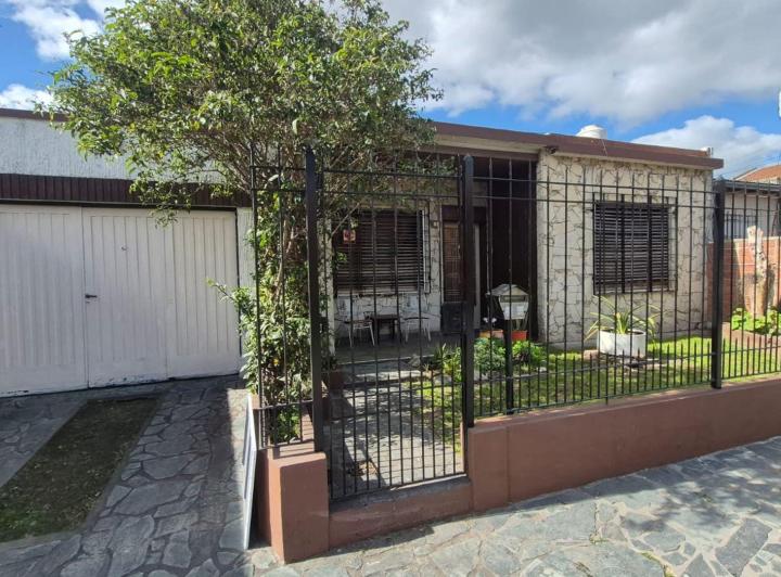 Casa · 183m² · 3 Ambientes · 2 Cocheras