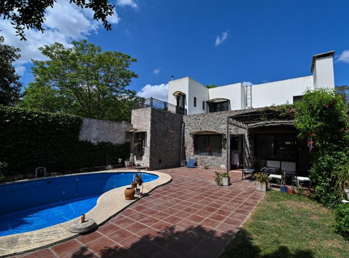Casa · 249m² · 4 Ambientes · 2 Cocheras