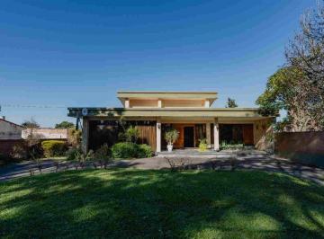 Casa · 838m² · 8 Ambientes · 2 Cocheras · Venta Casa de Categoria Av Mate de Luna 3050