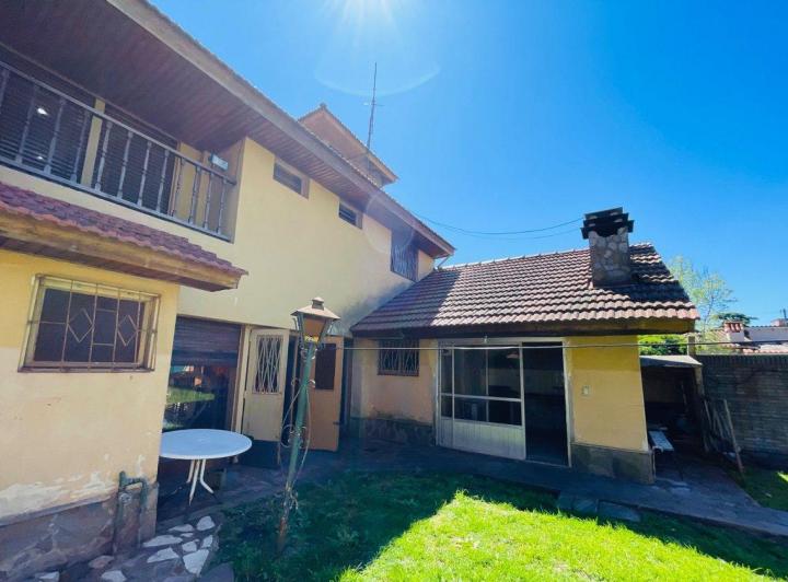 Casa · 153m² · 5 Ambientes · 4 Cocheras