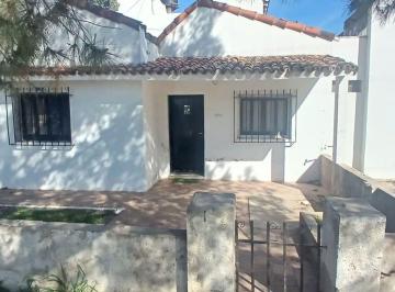 Casa · 66m² · 4 Ambientes · 1 Cochera · Casa 2 Dorm. con Patio y Jardín, Paraná