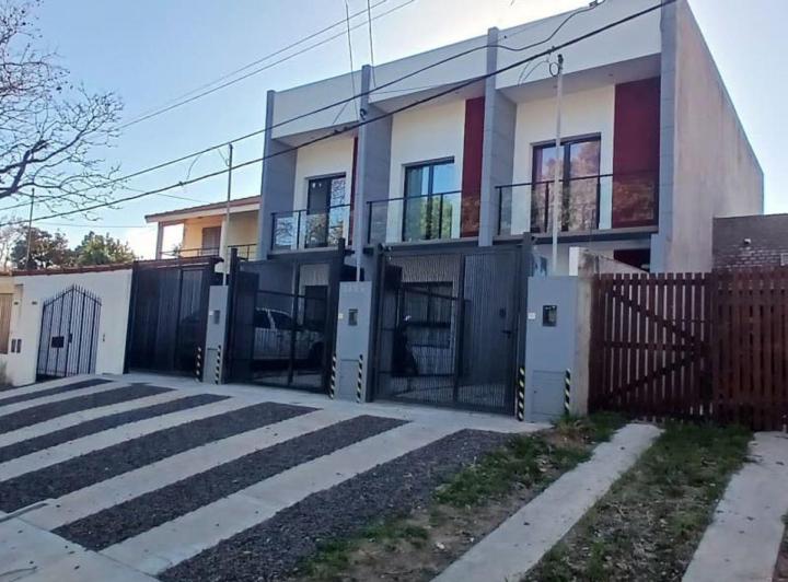 Casa · 84m² · 4 Ambientes · 1 Cochera
