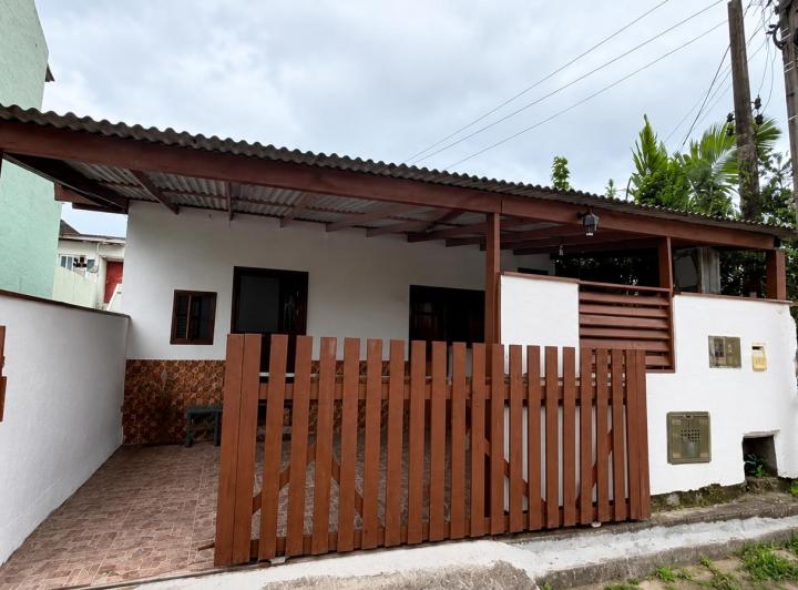 Casa · 80m² · 6 Ambientes · 1 Cochera