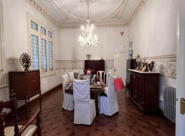 Casa · 275m² · 5 Ambientes · 1 Cochera · Casa Apta Instituciones en Lourdes, Rosario