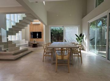 Casa · 153m² · 5 Ambientes · 2 Cocheras · Alquiler Casa en Country Club Privado Loma Verde - Escobar