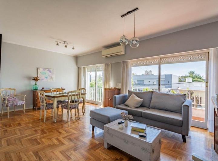 Casa · 200m² · 7 Ambientes · 3 Cocheras