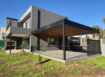 Casa de 3 ambientes, Villa Carlos Paz · Casa, Housing, Duplex