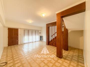 Casa · 150m² · 5 Ambientes · Casa 5 Ambientes con Cochera - Los Troncos