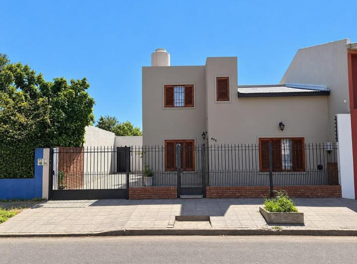 Casa · 113m² · 5 Ambientes · 2 Cocheras