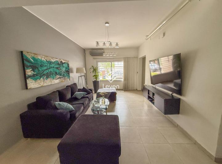 Casa · 140m² · 4 Ambientes · 2 Cocheras