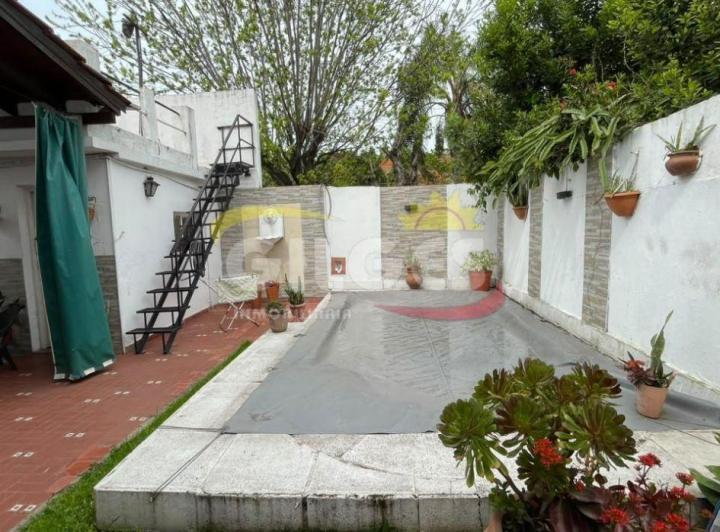 Casa · 214m² · 5 Ambientes · 1 Cochera