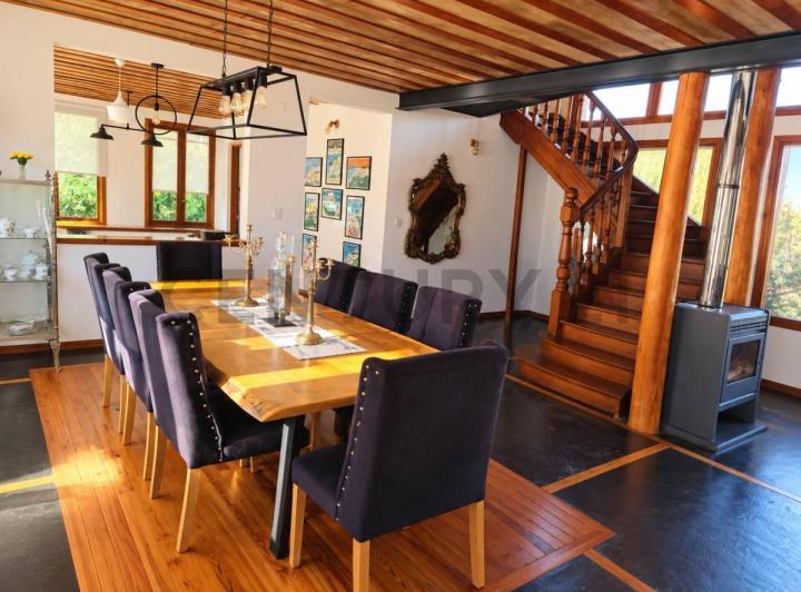 Casa · 198m² · 5 Ambientes · 1 Cochera