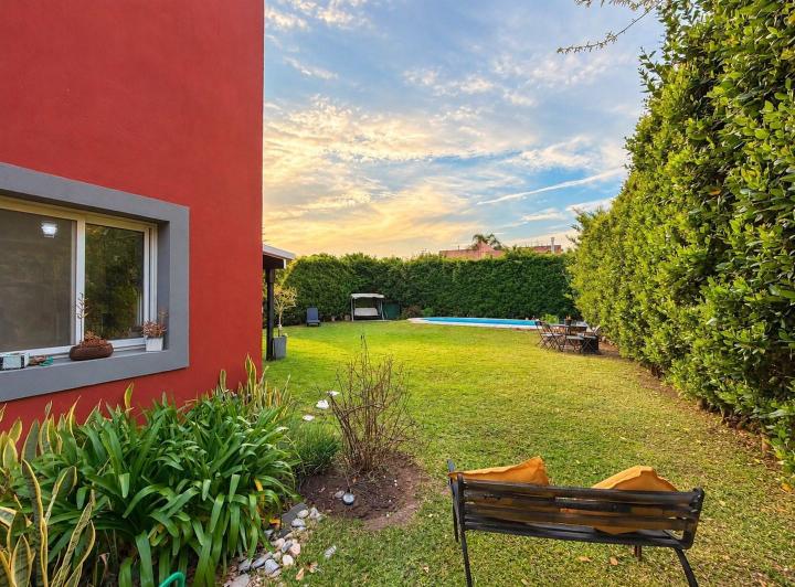 Casa · 200m² · 4 Ambientes · 1 Cochera