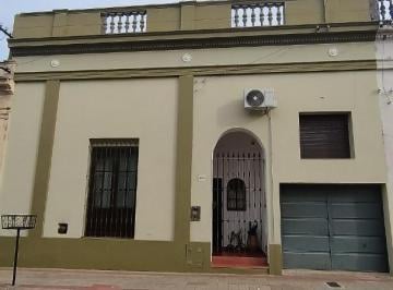 Casa · 183m² · 4 Ambientes · Casa en Excelente Zona - Presbítero del Castillo 468, Concordia
