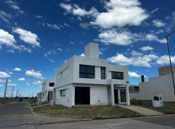 PH · 120m² · 5 Ambientes · 1 Cochera · Duplex en Solares de Manantialesc