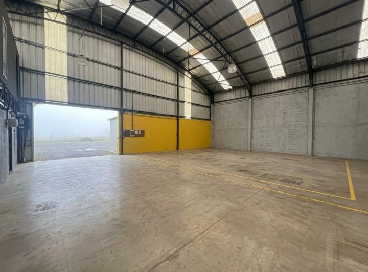 Bodega-Galpón · 2500m² · 10 Ambientes · 20 Cocheras