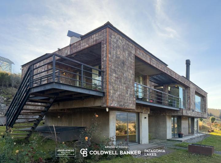 Casa · 239m² · 5 Ambientes · 2 Cocheras