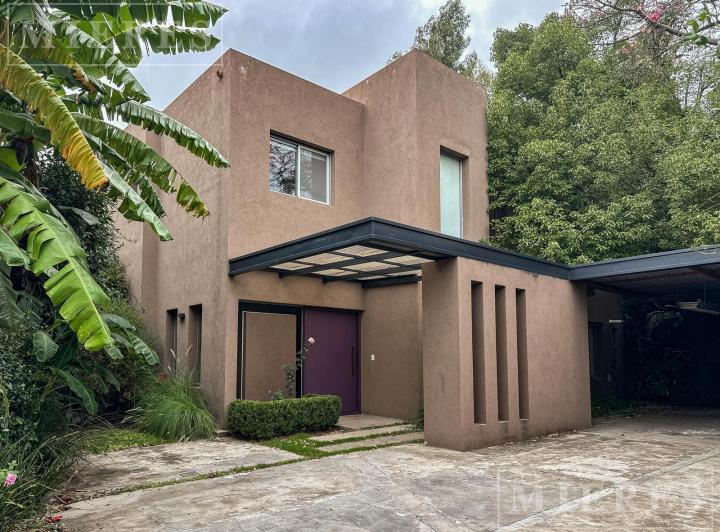 Casa · 250m² · 4 Dormitorios · 6 Cocheras