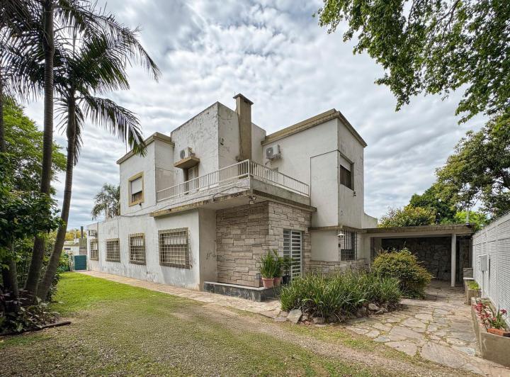 Casa · 840m² · 9 Ambientes · 2 Cocheras