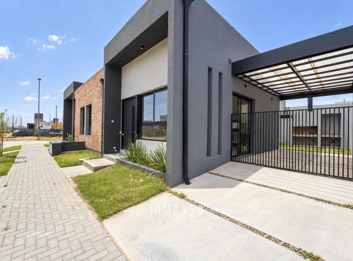Casa · 71m² · 3 Ambientes · 1 Cochera