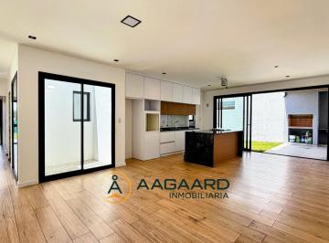 Casa · 165m² · 4 Ambientes · 2 Cocheras · Rincones de Manantiales Casa en Venta 3 Dorm. 1 Planta
