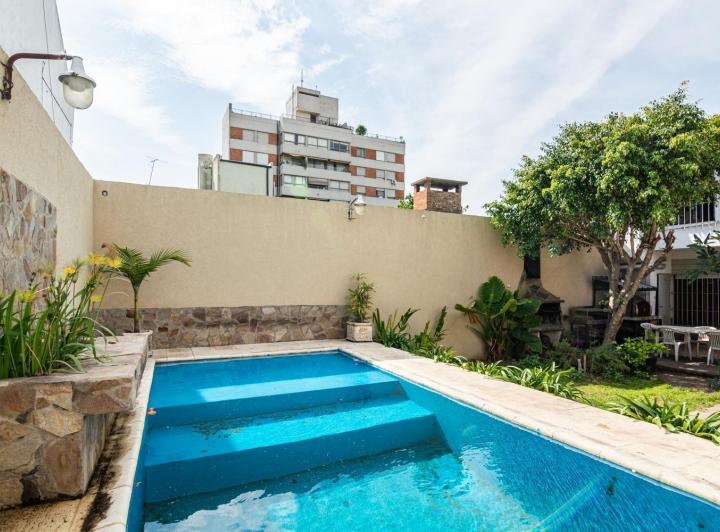 Casa · 270m² · 6 Ambientes · 2 Cocheras