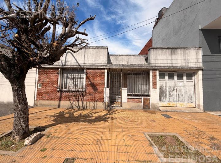 Casa · 90m² · 2 Ambientes · 1 Cochera